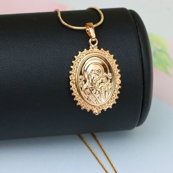 "Ornate Oval Religious Rose Gold Pendant Elegant Design, XPPT1597 - Picture 13 of 13